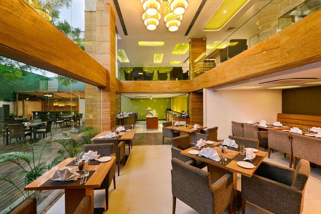 Quality Inn Gurgaon Restaurant bilde